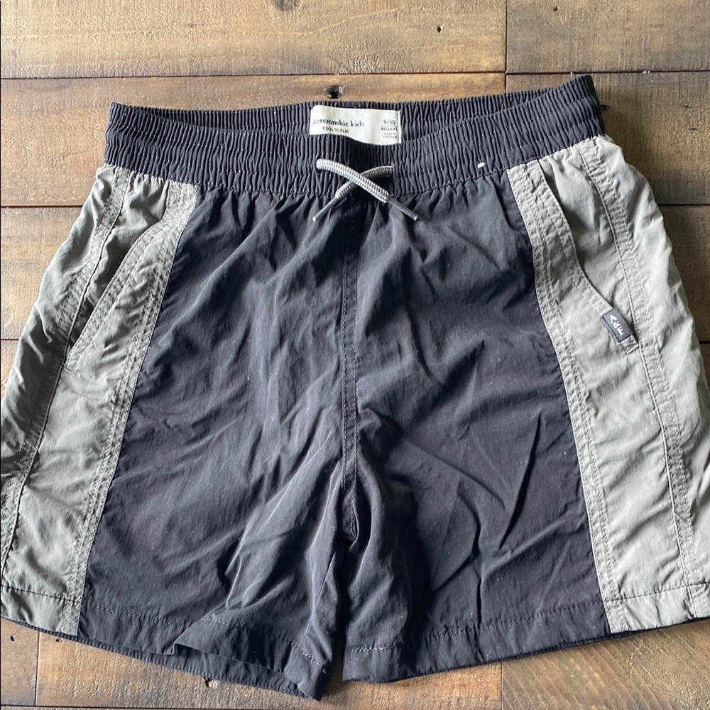 Boys abercrombie Pool to Play Black and Gray Shorts